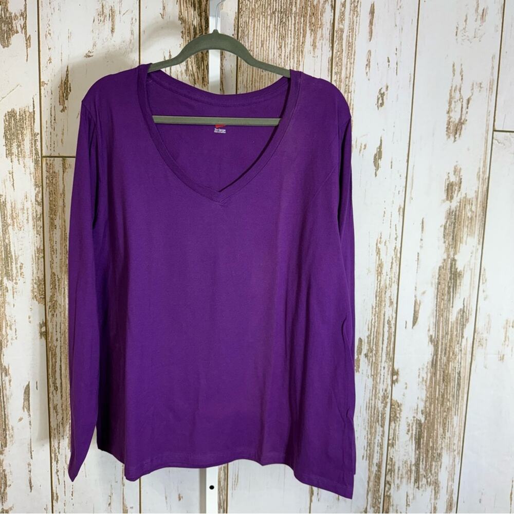 Hanes Deep Purple V-Neck Long Sleeve Shirt. Size 2XL. In excellent condition!